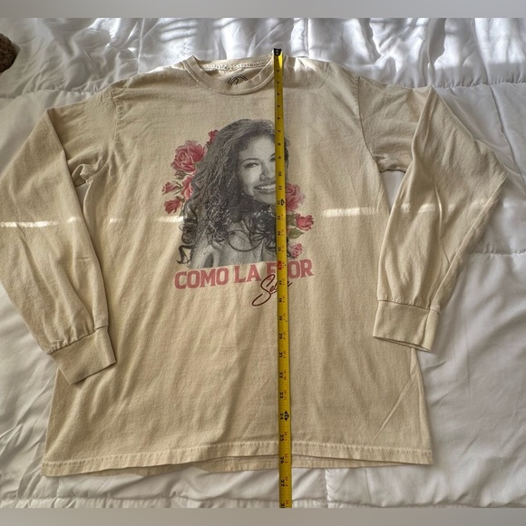 Selena Como La Flor Graphic Sweatshirt - Picture 3 of 6